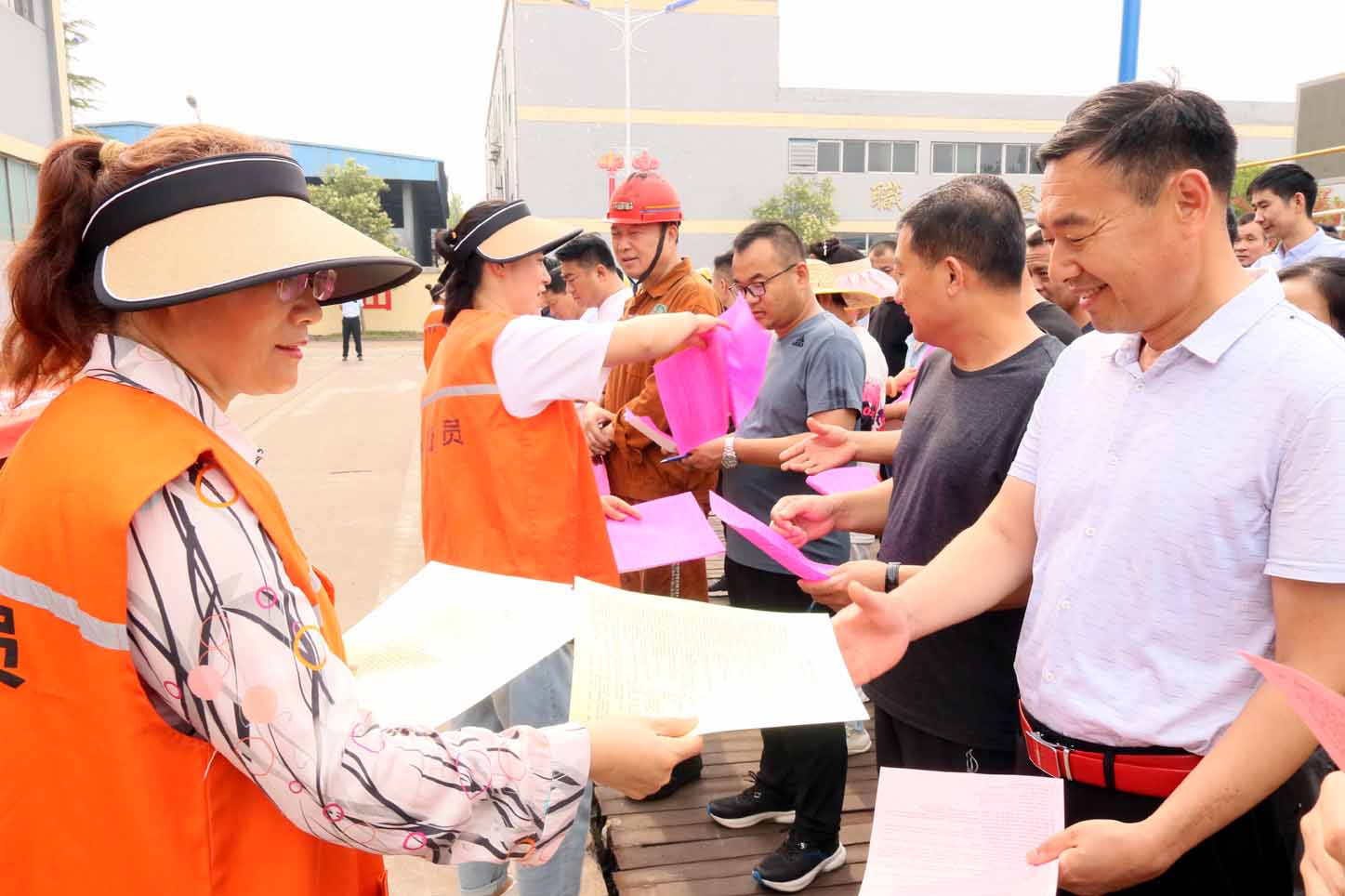 4发放清静教育宣传单1.jpg 4发放清静教育宣传单1.jpg